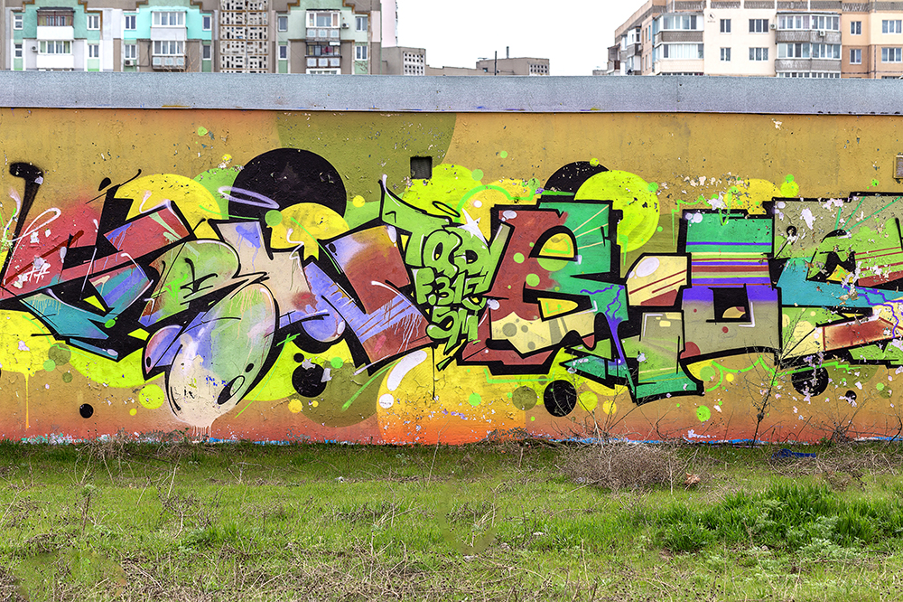 Nettoyage de graffitis et pollutions avec abrasif garnet aérogommage solution de décapage